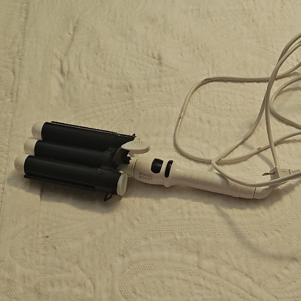 Conair White and Black Hair Waver